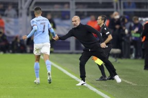 爱游戏体育-窗口期多特蒙德调整名单以备国王杯；更衣室发声环节打磨；质疑声仍在；训练强度明显提升的简单介绍